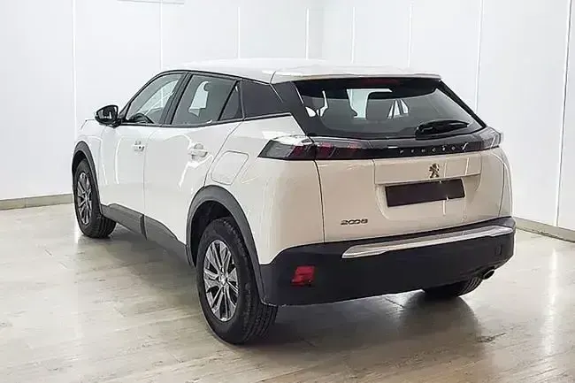 Usado Peugeot 2008 Active 100 CV (73 kW) 2023 Blanco SUV