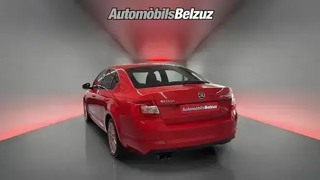 Usado Skoda Octavia Ambition 150 CV (110 kW) 2015 Rojo Familiar