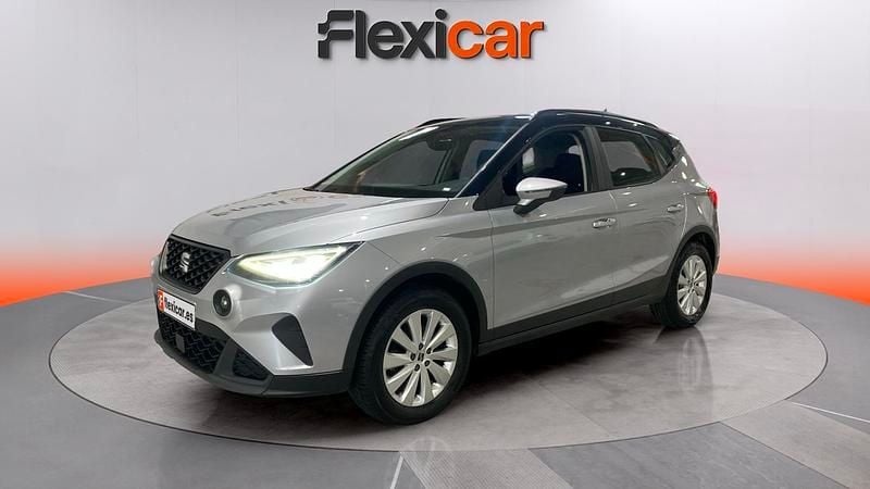 Usado Seat Arona Style 110 CV (80 kW) 2023 Gris SUV