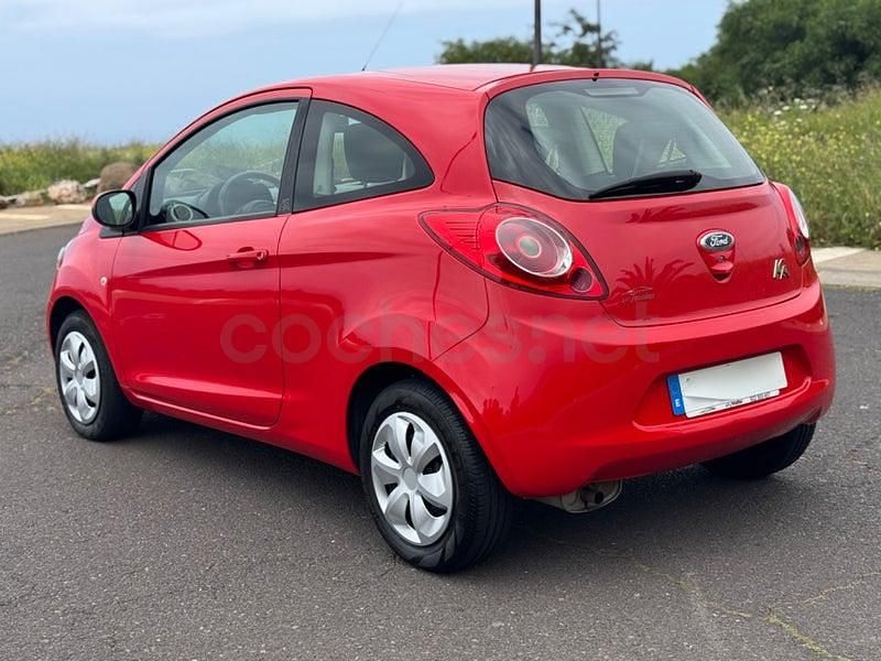 Usado Ford Ka 69 CV (50 kW) 2015 Rojo Berlina