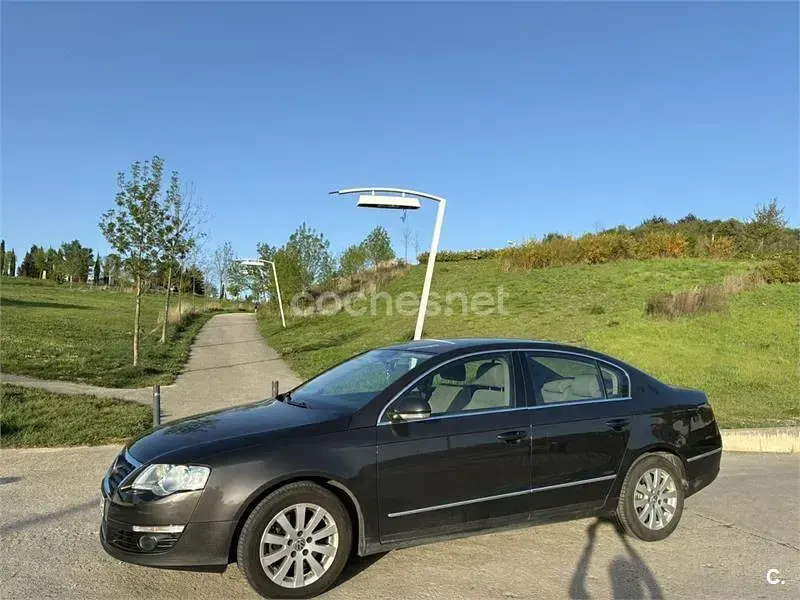 Usado VW Passat Advance 150 CV (110 kW) 2005 Negro Berlina