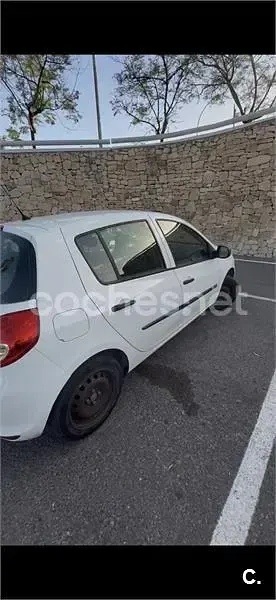 Usado Renault Clio III Collection 75 CV (55 kW) 2014 Blanco Berlina