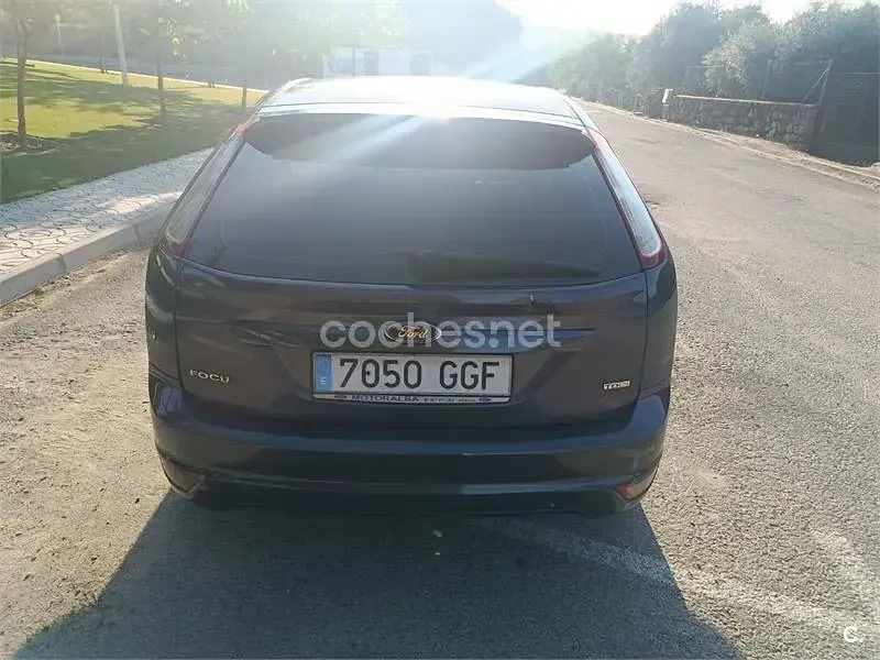 Usado Ford Focus Trend 109 CV (80 kW) 2008 Azul Berlina