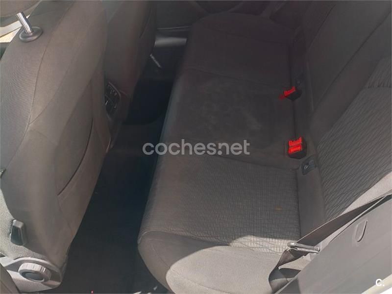 Usado Seat Leon Style 105 CV (77 kW) 2015 Blanco Familiar