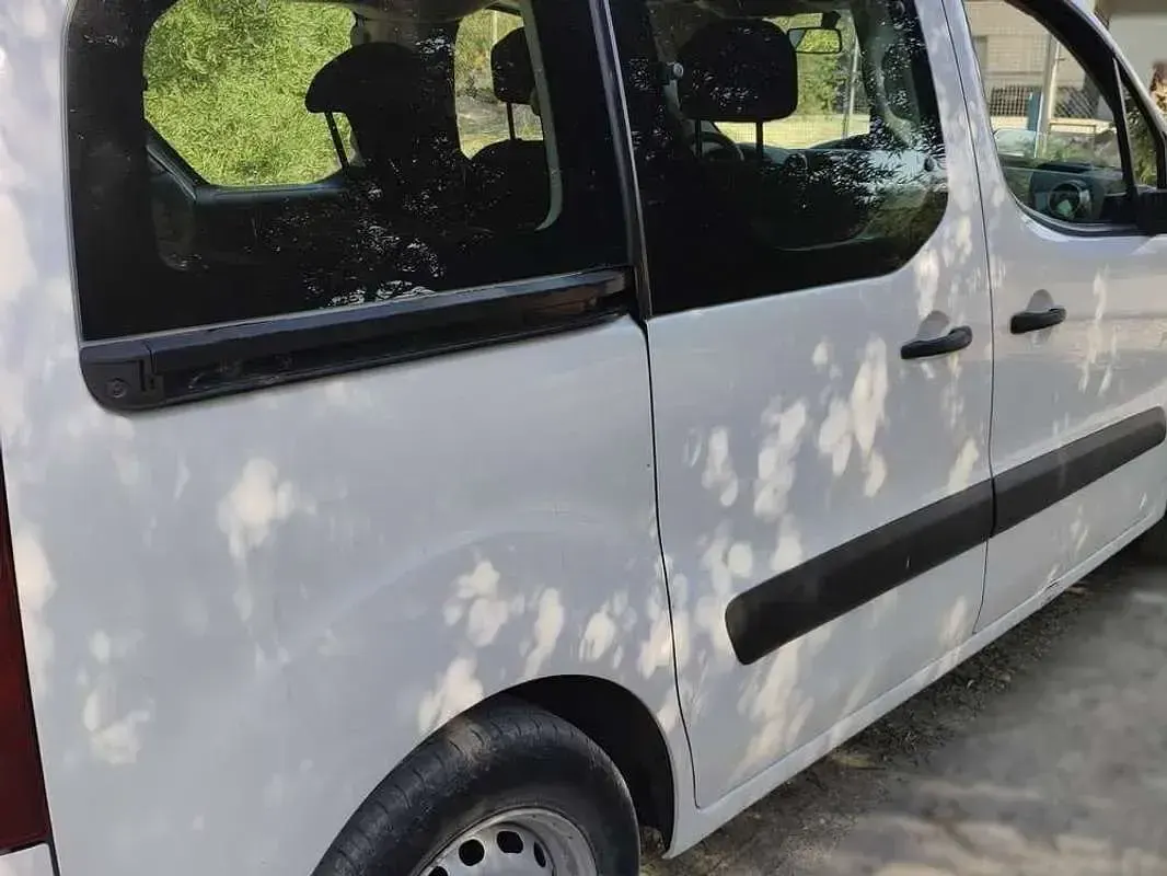 Usado Citroën Berlingo Live 75 CV (55 kW) 2018 Blanco Monovolumen