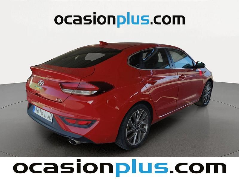 Usado Hyundai i30 136 CV (100 kW) 2020 Rojo Utilitario