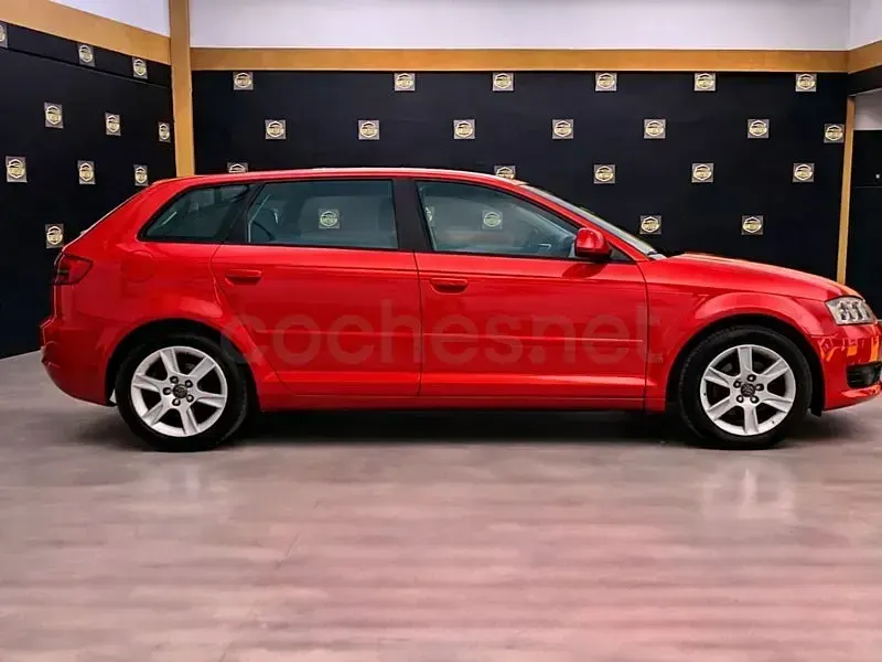Usado Audi A3 Attraction 105 CV (77 kW) 2010 Rojo Utilitario