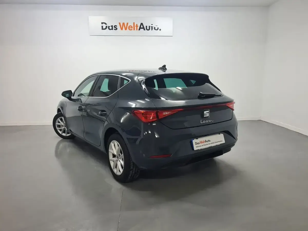 Usado Seat Leon Style 116 CV (85 kW) 2025 Azul Berlina