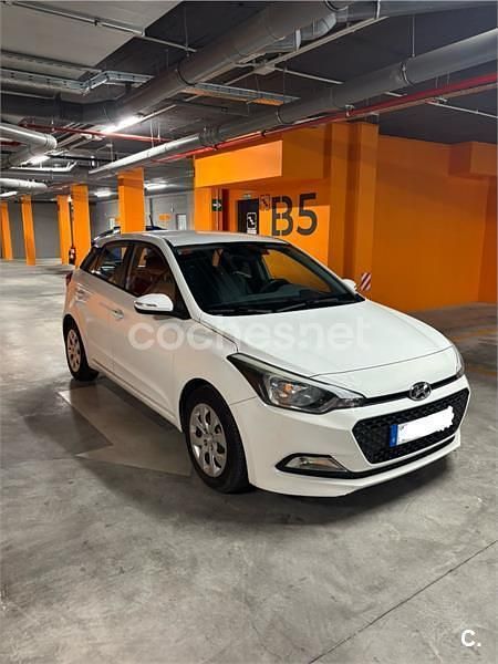Blanco Usado 2017 Hyundai i20 Berlina | 7900 € (Precio justo) - Imagen 1/4