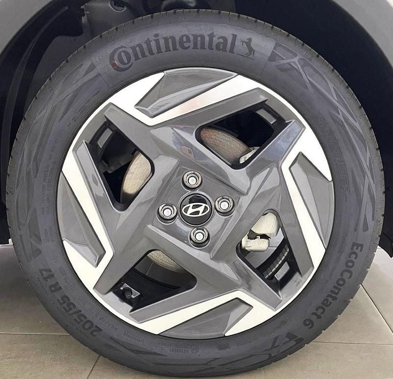 Usado Hyundai Bayon Blackline 100 CV (73 kW) 2025 Gris lumen (techo negro) SUV