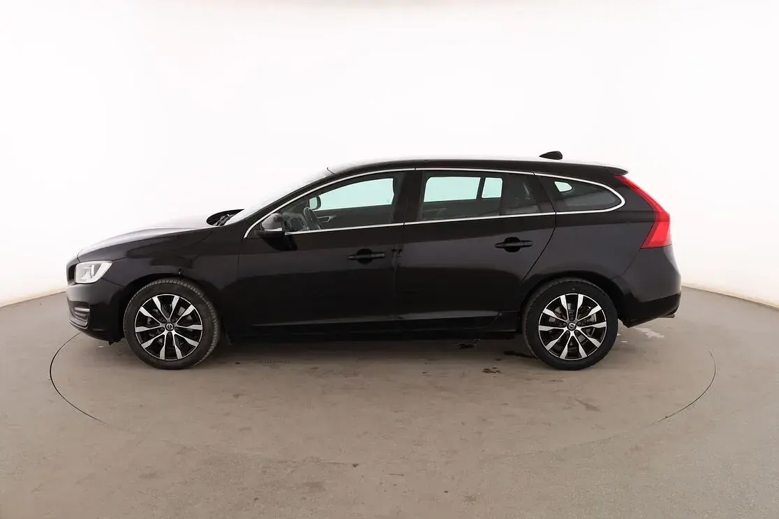 Usado Volvo V60 Momentum 150 CV (110 kW) 2017 Negro Familiar