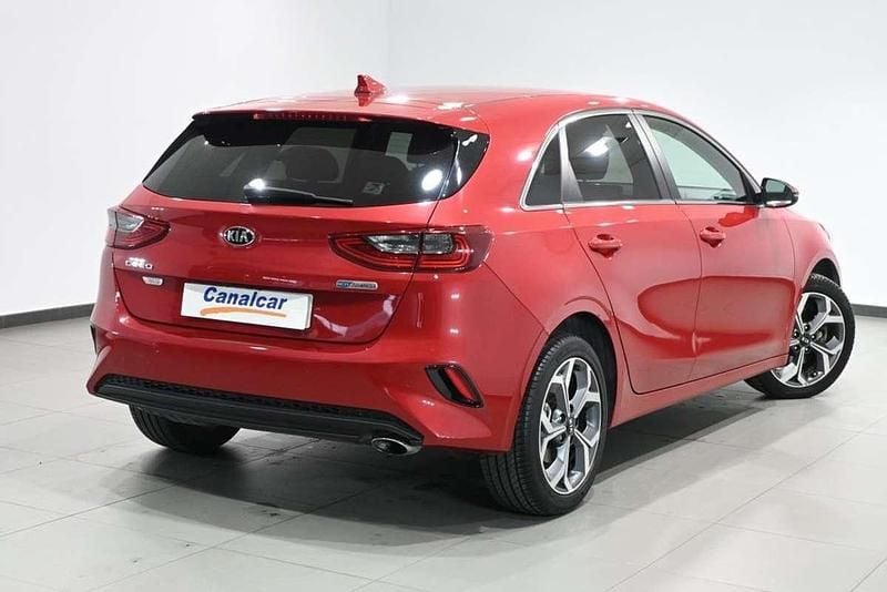 Usado Kia Ceed 136 CV (100 kW) 2021 Rojo Utilitario