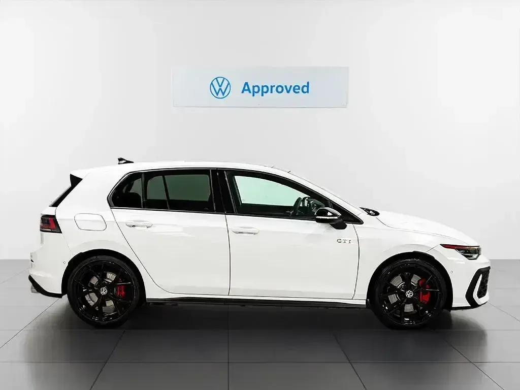 Usado VW Golf VIII GTI 266 CV (195 kW) 2025 Blanco Berlina