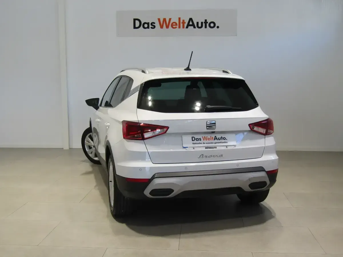 Usado Seat Arona Xperience 110 CV (80 kW) 2022 Blanco SUV