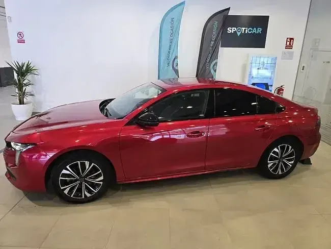 Usado Peugeot 508 Allure 130 CV (95 kW) 2023 Rojo Berlina
