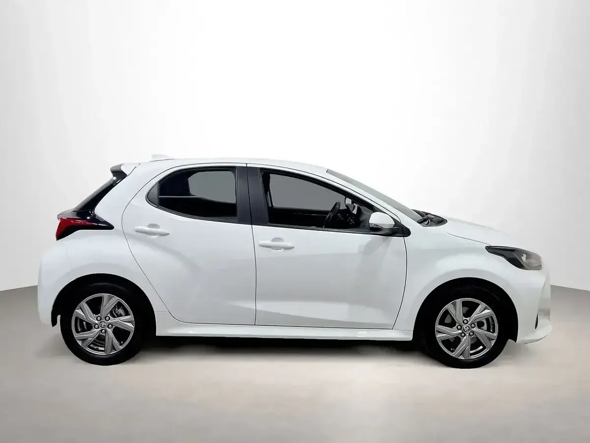 Usado Toyota Yaris Active 116 CV (85 kW) 2024 Blanco Utilitario