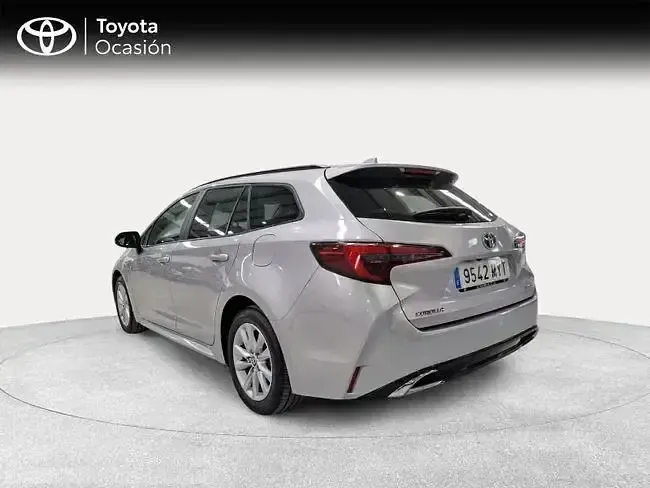 Usado Toyota Corolla Active 140 CV (102 kW) 2025 Gris Familiar