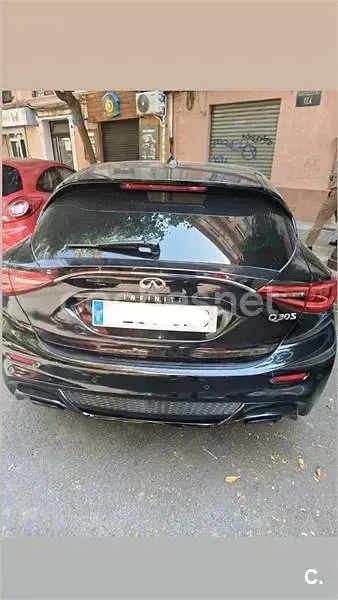 Usado Infiniti Q30 Sport Tech 170 CV (125 kW) 2016 Negro Berlina