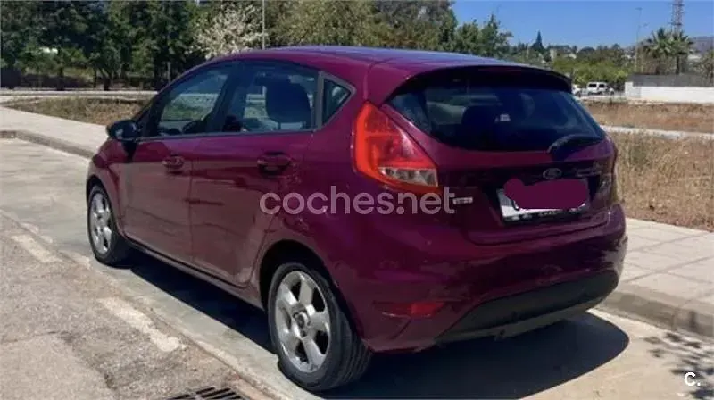 Usado Ford Fiesta Ambiente 68 CV (50 kW) 2008 Granate Utilitario