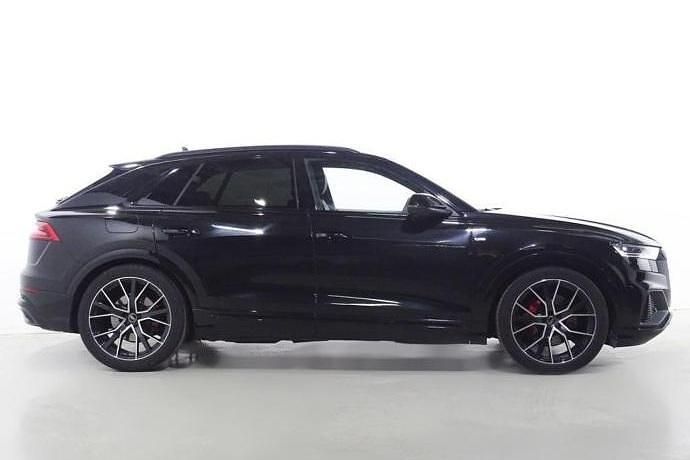 Usado Audi Q8 286 CV (210 kW) 2022 Negro SUV