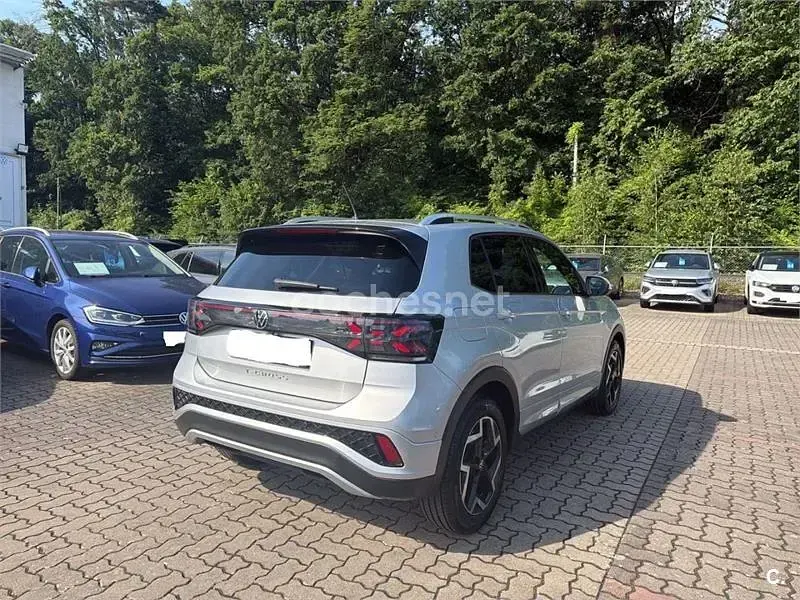 Usado VW T-Cross R-line 150 CV (110 kW) 2025 Gris / plata SUV