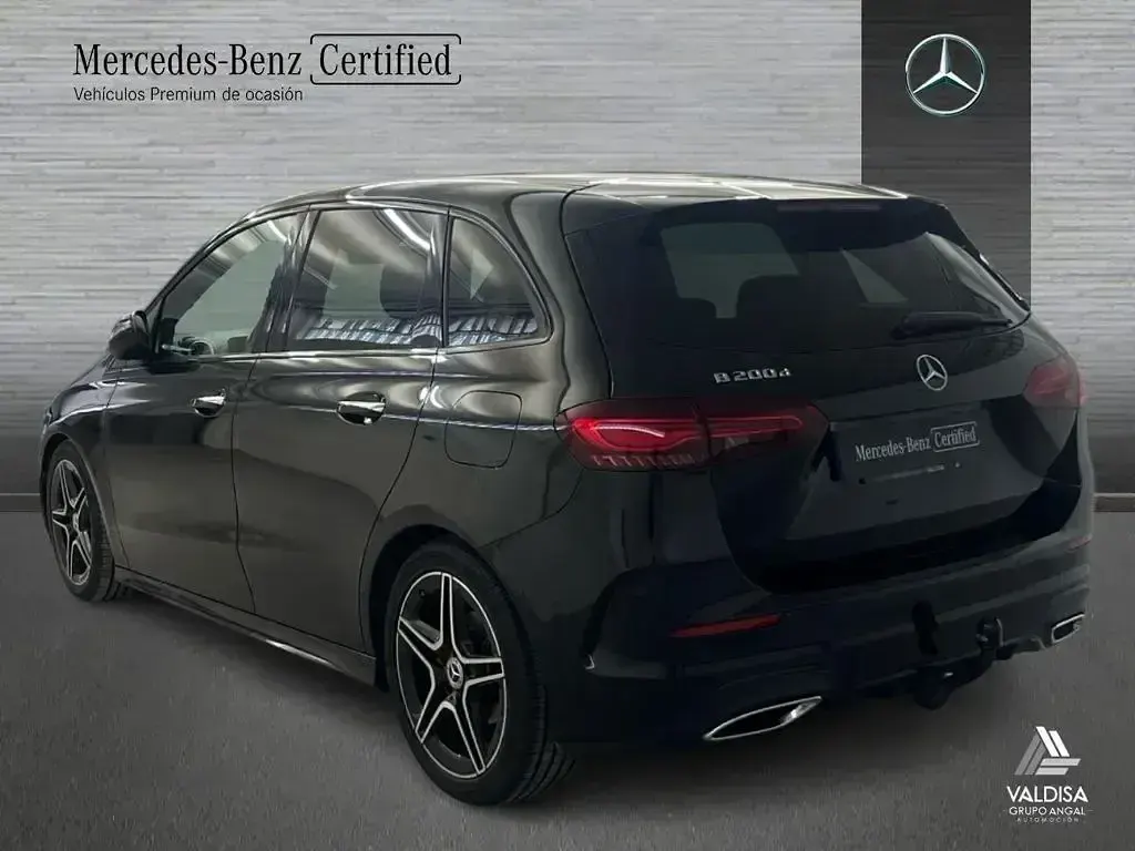 Usado Mercedes B200 AMG line 150 CV (110 kW) 2024 Negro Utilitario