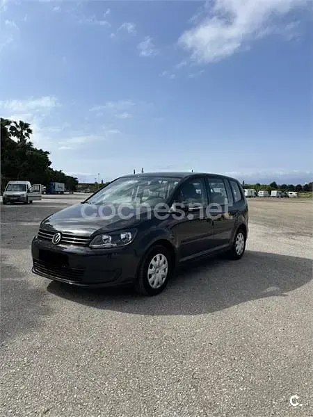 Usado VW Touran Edition 105 CV (77 kW) 2014 Gris / plata Monovolumen