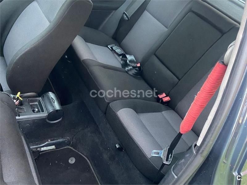 Usado VW Golf IV 110 CV (80 kW) 2002 Gris / plata Berlina