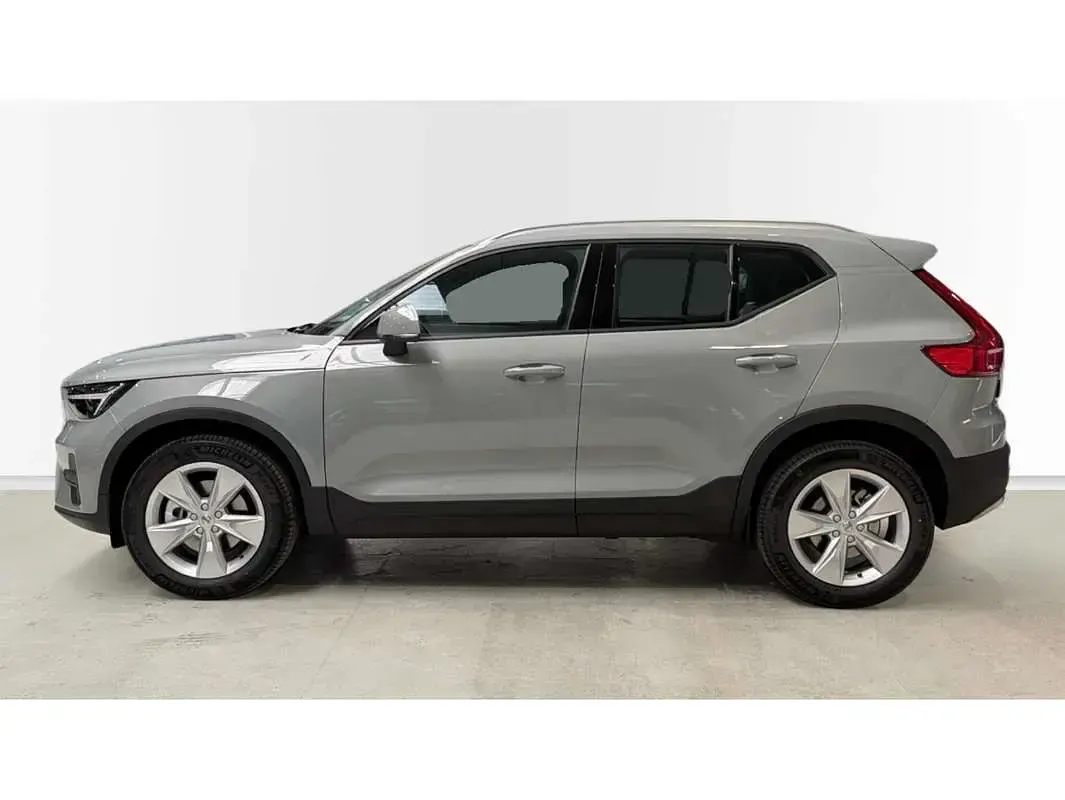 Nuevo Volvo XC40 Core 2025 Gris SUV