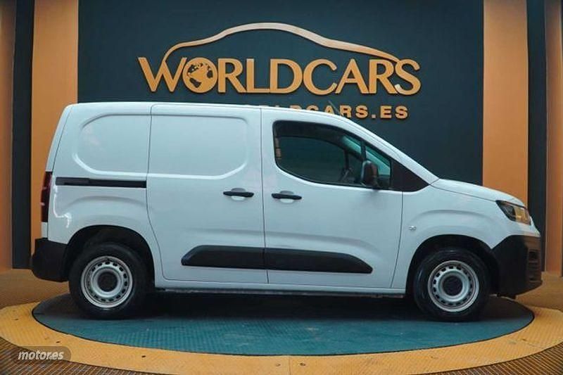 Usado Fiat Doblò 102 CV (75 kW) 2023 Blanco Monovolumen
