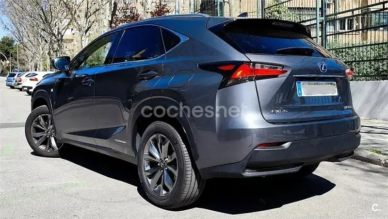 Usado Lexus NX300h Sport Line 197 CV (144 kW) 2017 Gris / plata SUV