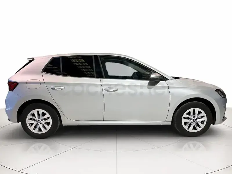 Usado Skoda Fabia Selection 95 CV (69 kW) 2025 Gris / plata Utilitario