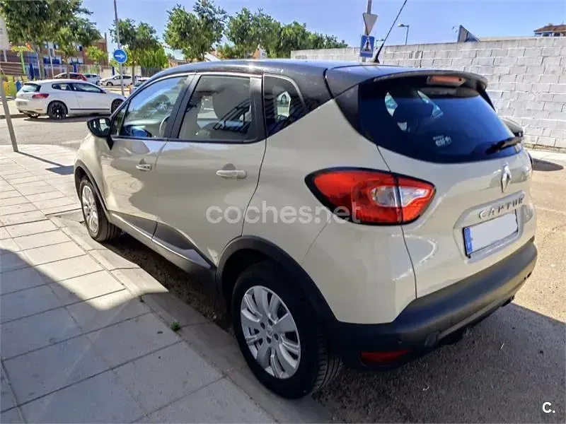 Usado Renault Captur Intens 90 CV (66 kW) 2017 Blanco SUV