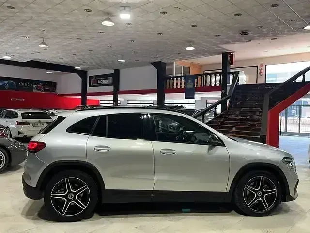 Usado Mercedes GLA200 150 HP (110 kW) 2021 Cinzento SUV
