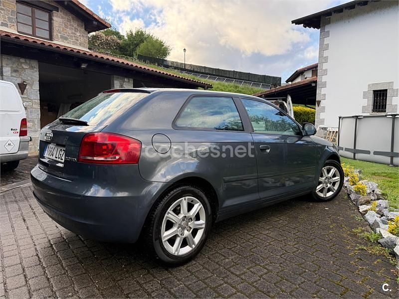 Usado Audi A3 Ambiente 140 CV (102 kW) 2010 Azul Utilitario