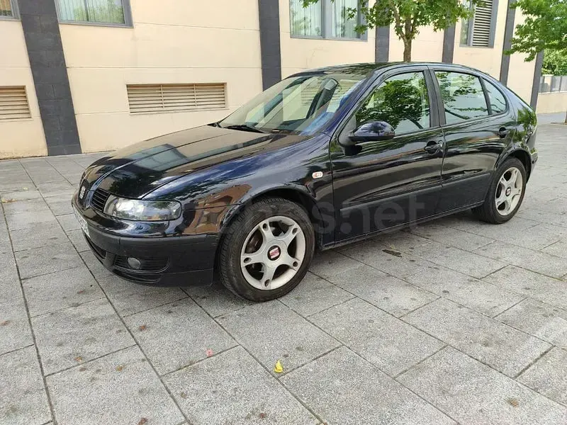 Usado Seat Leon Sport 110 CV (80 kW) 2004 Negro Utilitario