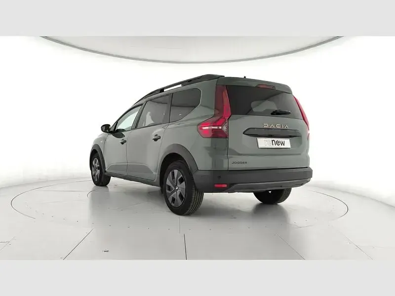 Usado Dacia Jogger Expression 100 CV (73 kW) 2025 Verde Monovolumen