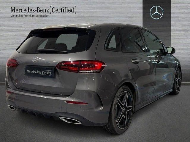 Usado Mercedes B180 116 CV (85 kW) 2022 Gris montaña Monovolumen