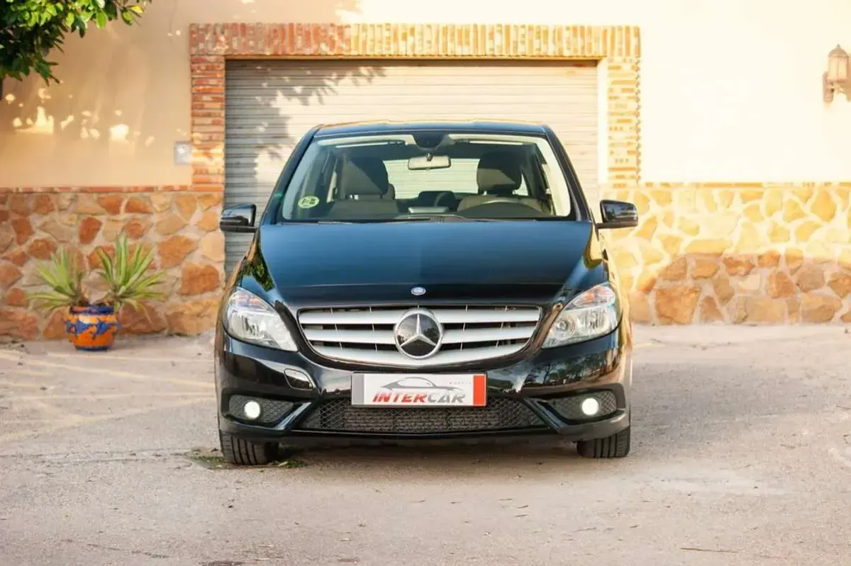 Usado Mercedes B200 139 CV (102 kW) 2014 Negro Monovolumen