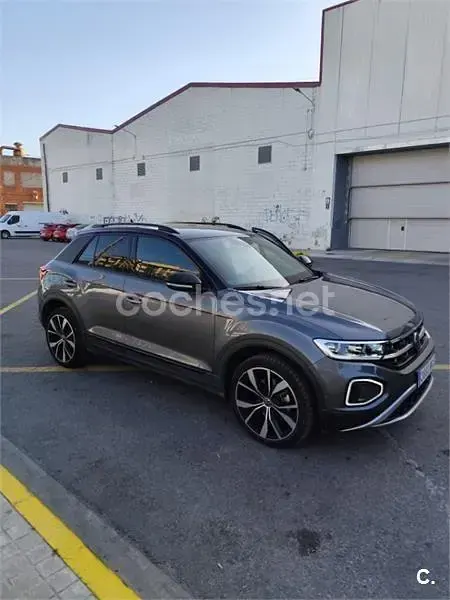 Usado VW T-Roc 150 CV (110 kW) 2025 Gris / plata SUV
