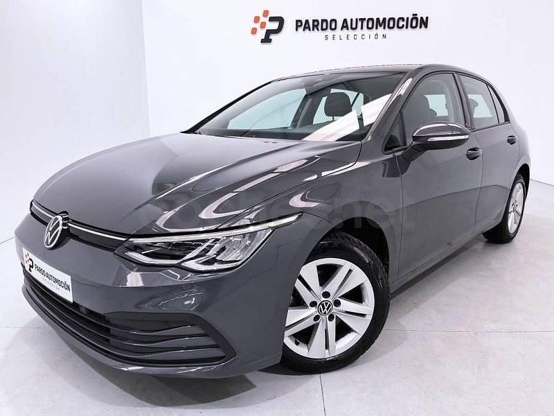 Usado VW Golf VIII Life 115 CV (84 kW) 2020 Gris / plata Berlina