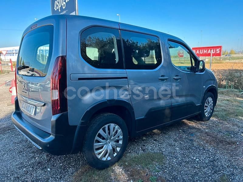 Usado Peugeot Rifter Active 100 CV (73 kW) 2020 Gris / plata Monovolumen