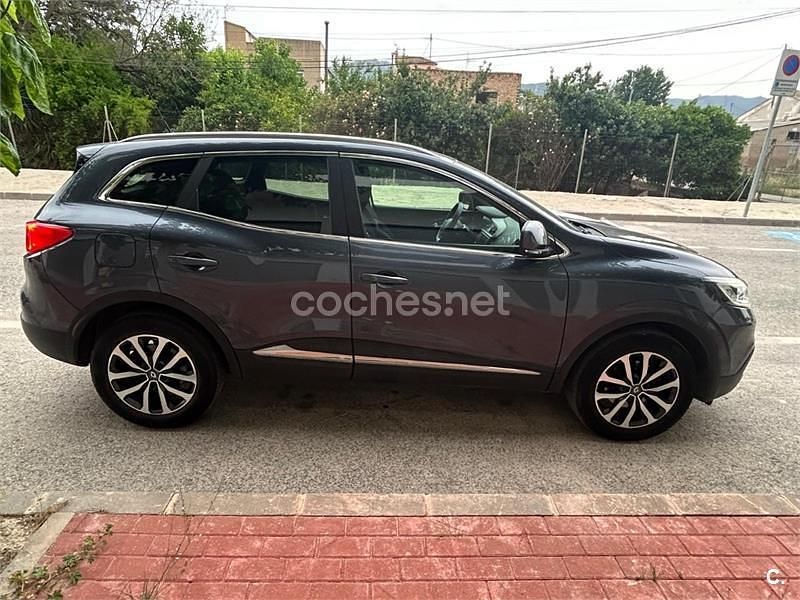 Usado Renault Kadjar LIMITED 130 CV (95 kW) 2018 Gris / plata SUV
