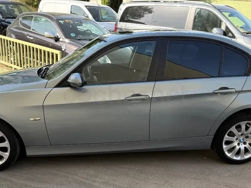 Usado BMW 318 143 CV (105 kW) 2008 Gris / plata Berlina
