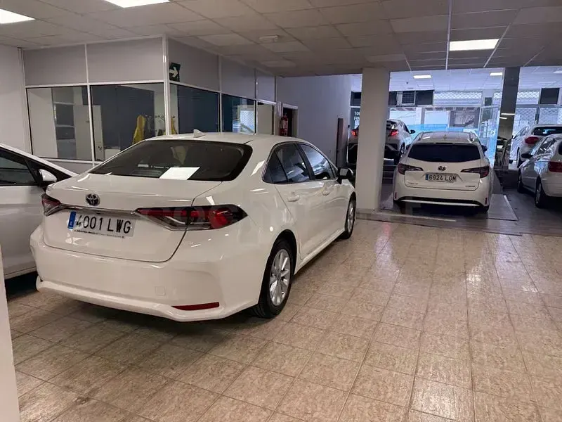 Usado Toyota Corolla Active 122 CV (89 kW) 2022 Blanco Berlina