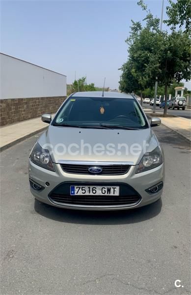 Beige Usado 2010 Ford Focus Trend Berlina | 4500 € (Super precio) - Imagen 1/4