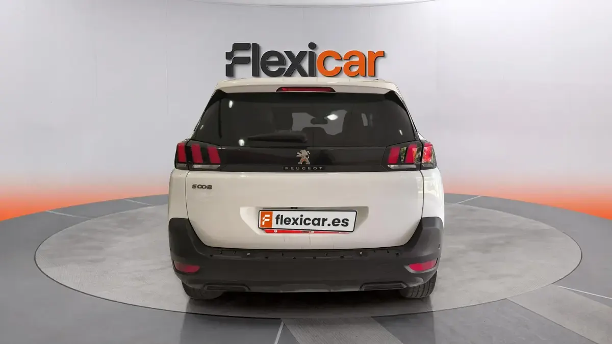 Usado Peugeot 5008 Allure 131 CV (96 kW) 2018 Blanco SUV