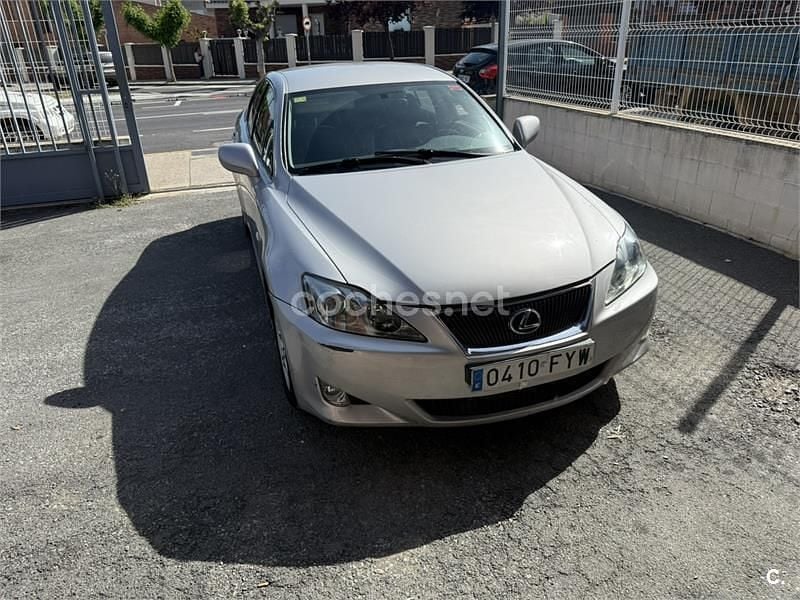 Usado Lexus IS220d 177 CV (130 kW) 2008 Gris / plata Berlina