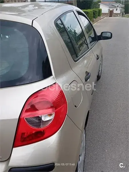 Usado Renault Clio II Expression 85 CV (62 kW) 2006 Beige Berlina