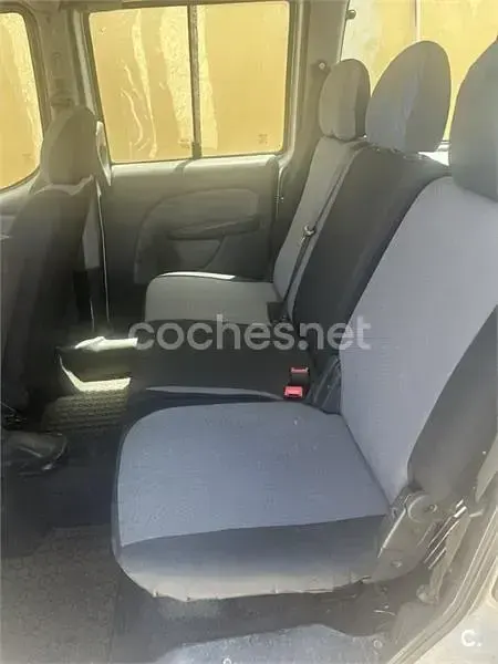 Usado Fiat Doblò 105 CV (77 kW) 2009 Gris / plata Monovolumen